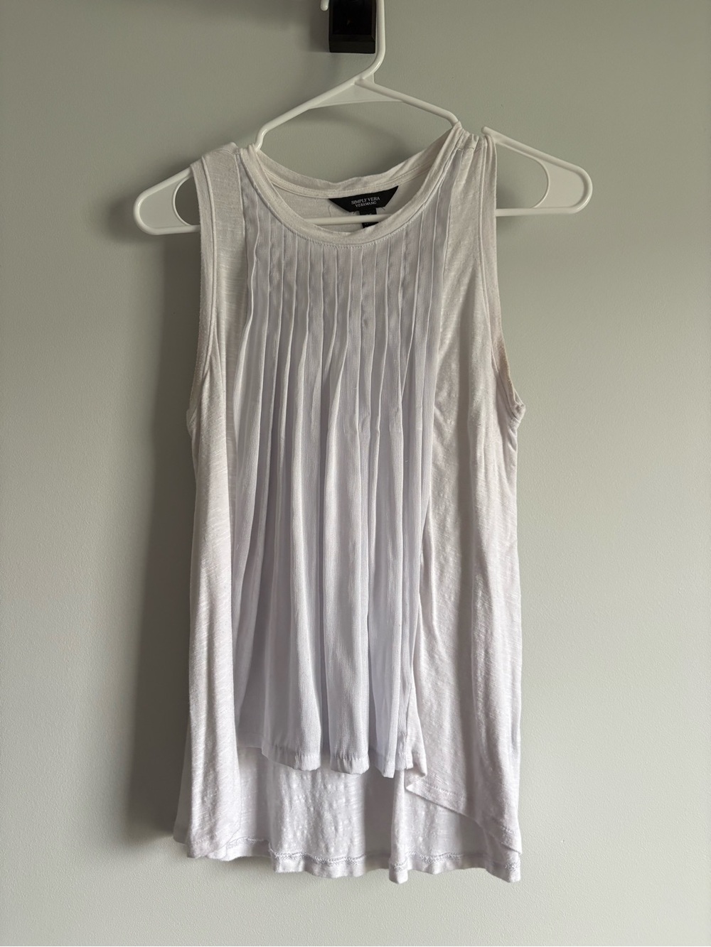 Simply Vera Vera Wang White Pleated Sleeveless Blouse